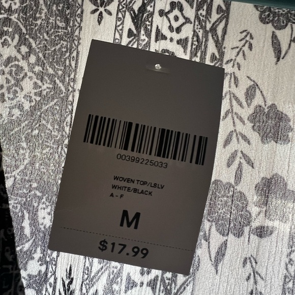 NWT cropped sheer floral top - Picture 4 of 6